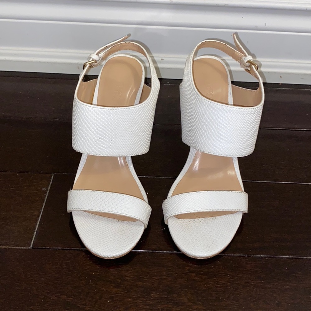 Every day / office work wonderful heel look as new